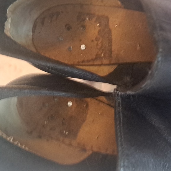 Sharp looking SHOES - Picture 3 of 6